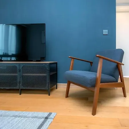 0045 - Kadikoy, Comfy, Cozy And Modern. *