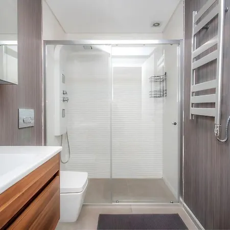 0045 - Kadikoy, Comfy, Cozy And Modern. *