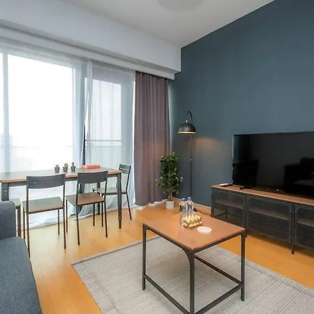 0045 - Kadikoy, Comfy, Cozy And Modern. Istambul